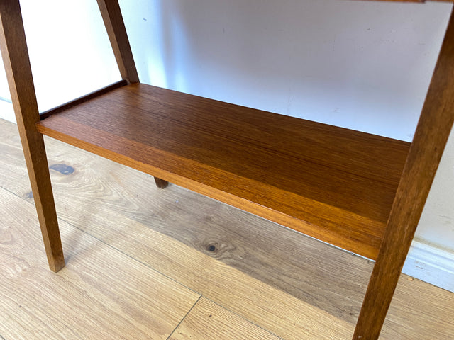 WMK Kleine stilvolle skandinavische Kommode in Teakholz mit Schublade und Ablage # Beistelltisch Nachttisch Nachtkommode Nachtschränkchen Nachtschrank Danish Design Vintage Mid-Century Teak 60er