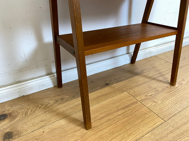 WMK Kleine stilvolle skandinavische Kommode in Teakholz mit Schublade und Ablage # Beistelltisch Nachttisch Nachtkommode Nachtschränkchen Nachtschrank Danish Design Vintage Mid-Century Teak 60er