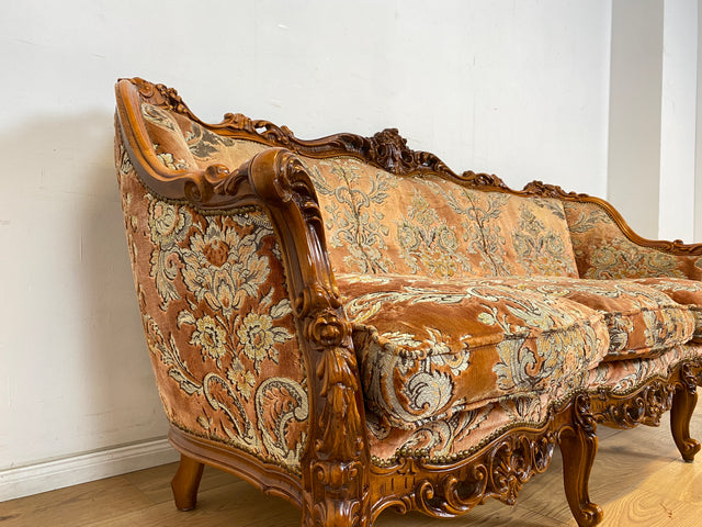 WMK Pompöses und sehr gut erhaltenes Vintage Sofa im Stile des Barock mit edlem Brokat Bezug und reichverziertem Holzrahmen # Couch 3-Sitzer Sitzgarnitur Rokoko Chippendale Stilmöbel Samt Altrosa