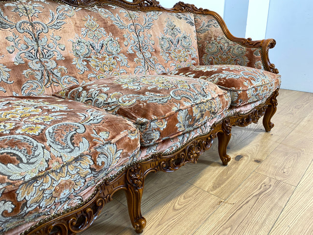 WMK Pompöses und sehr gut erhaltenes Vintage Sofa im Stile des Barock mit edlem Brokat Bezug und reichverziertem Holzrahmen # Couch 3-Sitzer Sitzgarnitur Rokoko Chippendale Stilmöbel Samt Altrosa