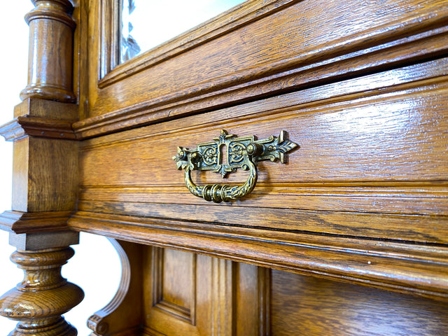 WMK Prachtvoller und gut erhaltener antiker Büffetschrank aus massivem Eichenholz mit prunkvollen Messingbeschlägen, um 1900 # Anrichte Aufsatzbuffett Buffett Schrank Highboard Gründerzeit Vintage