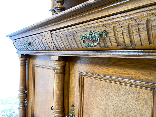 WMK Prachtvoller und gut erhaltener antiker Büffetschrank aus massivem Eichenholz mit prunkvollen Messingbeschlägen, um 1900 # Anrichte Aufsatzbuffett Buffett Schrank Highboard Gründerzeit Vintage