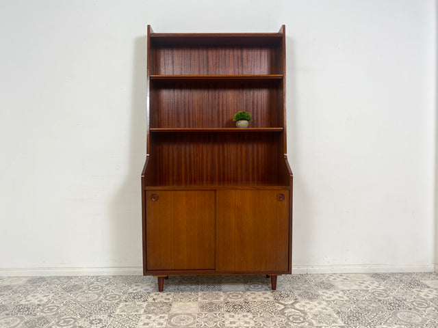 WMK Hochwertiger & sehr gut erhaltener skandinavischer Bücherschrank aus vollem Holz mit Schiebetüren & tollen Holzgriffen # Highboard Regal Bücherregal Kommode Danish Design Mid-Century Vintage 60er