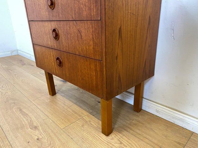 WMK Stilvolle kleine skandinavische Kommode in Teakholz mit Schubladen und formschönen Holzgriffen # Schubladenkommode Wäschekommode Flurkommode Beistelltisch Danish Design Mid-Century Vintage Teak