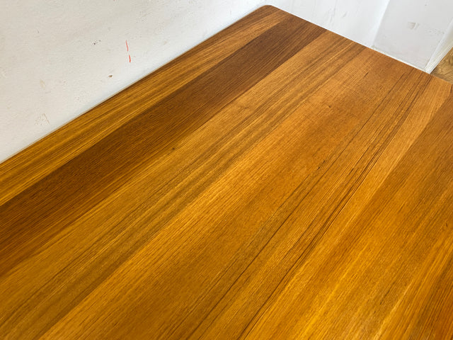 Seltener skandinavischer Mid-Century Designertisch von A/S Niels Bach Møbelfabrik in Teakholz I hoher Couchtisch Salontisch niedriger Esstisch Holztisch Küchentisch Tisch Danish Design Vintage