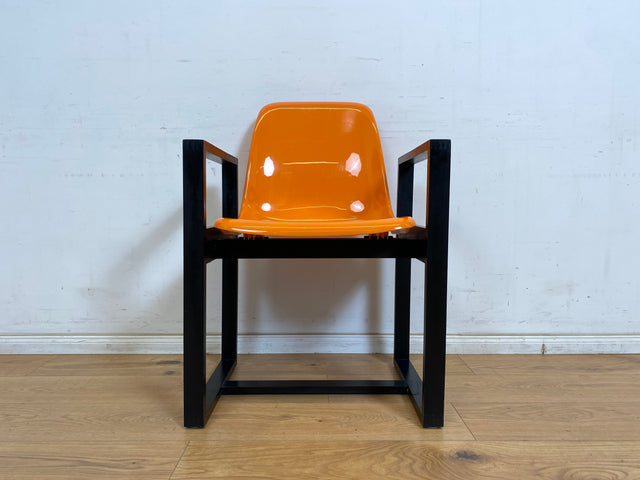 WMK 1/3 Kultiger & sehr gut erhaltener 70er Jahre Designerstuhl von Mann Möbel mit Kunststoffschale in knalligem orange & Holzgestell # Stuhl Sessel Designersessel Chair Design Retro Space Age Vintage