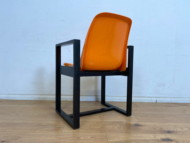 WMK 1/3 Kultiger & sehr gut erhaltener 70er Jahre Designerstuhl von Mann Möbel mit Kunststoffschale in knalligem orange & Holzgestell # Stuhl Sessel Designersessel Chair Design Retro Space Age Vintage