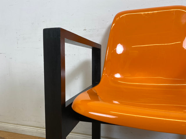 WMK 1/3 Kultiger & sehr gut erhaltener 70er Jahre Designerstuhl von Mann Möbel mit Kunststoffschale in knalligem orange & Holzgestell # Stuhl Sessel Designersessel Chair Design Retro Space Age Vintage