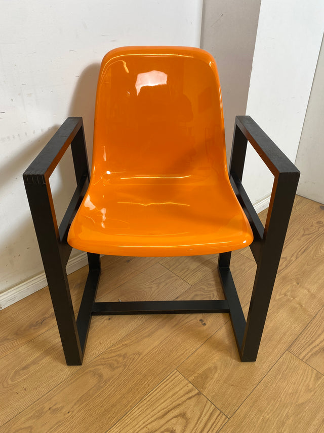 WMK 1/3 Kultiger & sehr gut erhaltener 70er Jahre Designerstuhl von Mann Möbel mit Kunststoffschale in knalligem orange & Holzgestell # Stuhl Sessel Designersessel Chair Design Retro Space Age Vintage