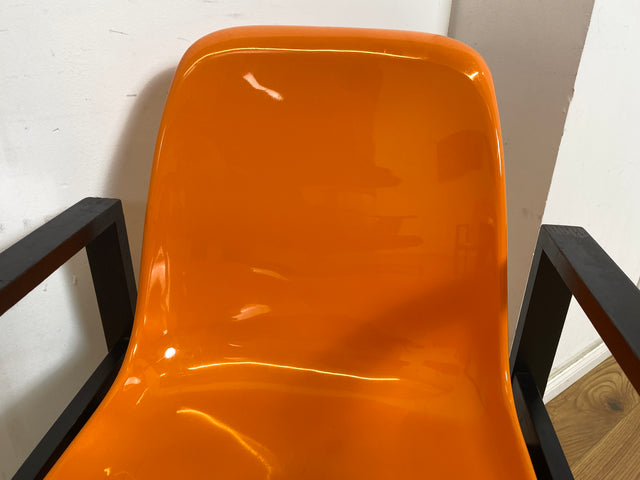 WMK 1/3 Kultiger & sehr gut erhaltener 70er Jahre Designerstuhl von Mann Möbel mit Kunststoffschale in knalligem orange & Holzgestell # Stuhl Sessel Designersessel Chair Design Retro Space Age Vintage