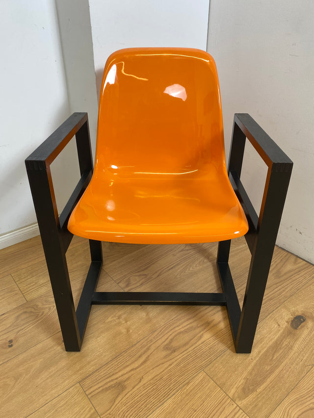 WMK 1/3 Kultiger & sehr gut erhaltener 70er Jahre Designerstuhl von Mann Möbel mit Kunststoffschale in knalligem orange & Holzgestell # Stuhl Sessel Designersessel Chair Design Retro Space Age Vintage