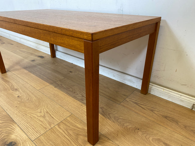 WMK Minimalistischer und gut erhaltener skandinavischer 70er Jahre Couchtisch , 90x45, in Teakholz # Wohnzimmertisch Coffee Table Sofatisch Teaktisch Vintage Mid-Century Retro Teak # Versand möglich