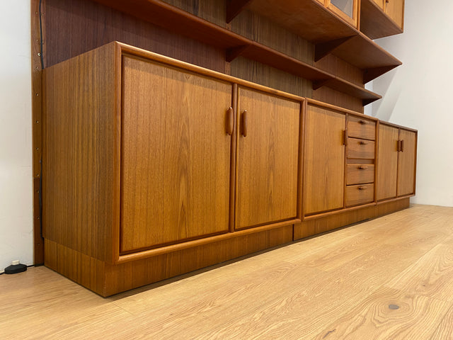 WMK Umfangreiches, hochwertiges und gut erhaltenes modulares Mid-Century Regalsystem im Teakholz # Regalwand Regal Schrankwand Sideboard Stingregal Skandinavisch Danish Design Teak Vintage 60er