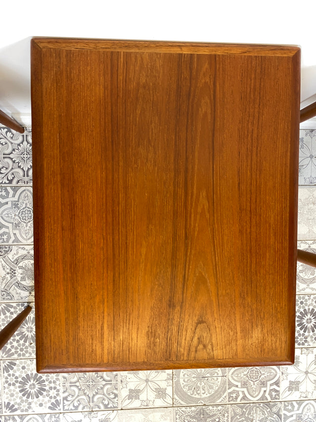 WMK Stilvoller und gut erhaltener skandinavischer 3-in-1 Satztisch aus Teakholz mit kunstvollen Fliesen # Beistelltisch Wohnzimmertisch Couchtisch Coffee table Vintage Danish Design Mid-Century Teak