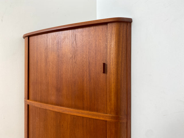 WMK Besonders gut erhaltener Designer Eckschrank by Arne Hovmand-Olsen for Skovmand & Andersen , Vollholz in Teak # Eckkommode Highboard Rolladenschrank Aktenschrank Mid-Century Danish Design Vintage