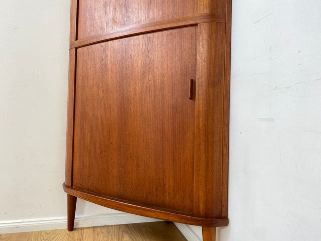 WMK Besonders gut erhaltener Designer Eckschrank by Arne Hovmand-Olsen for Skovmand & Andersen , Vollholz in Teak # Eckkommode Highboard Rolladenschrank Aktenschrank Mid-Century Danish Design Vintage