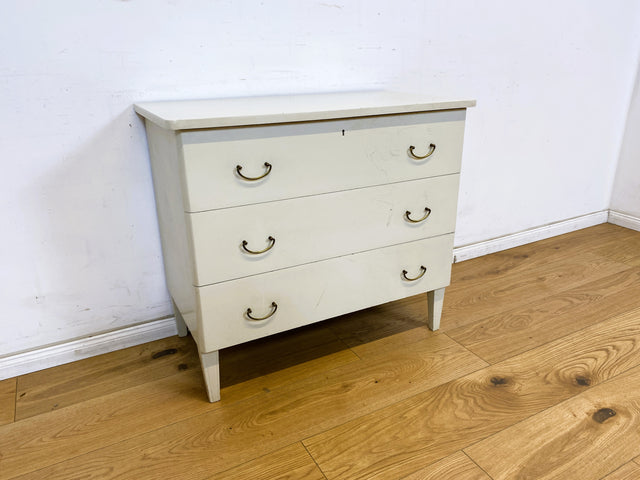 WMK Sehr hübsche und gut erhaltener skandinavische Kommode in weiß aus vollem Holz mit Schubladen und schönen Messinggriffen # Schubladenkommode Wäschekommode Sideboard Mid-Century Vintage 50er 60er