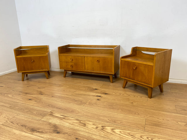 WMK Stilvolles und sehr gut erhaltenes Mid-Century Lowboard aus vollem Holz mit Schubladen, Glasauflage und schönen Holzgriffen # Sideboard Kommode TV-Lowboard Fernsehkommode Flurkommode Vintage 60er