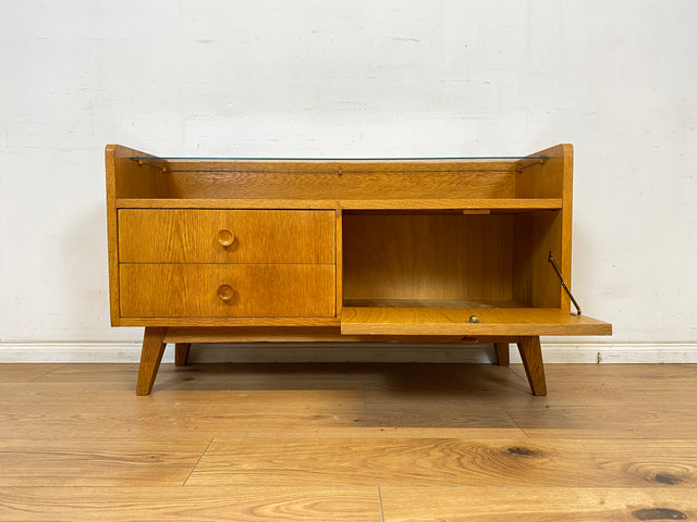 WMK Stilvolles und sehr gut erhaltenes Mid-Century Lowboard aus vollem Holz mit Schubladen, Glasauflage und schönen Holzgriffen # Sideboard Kommode TV-Lowboard Fernsehkommode Flurkommode Vintage 60er