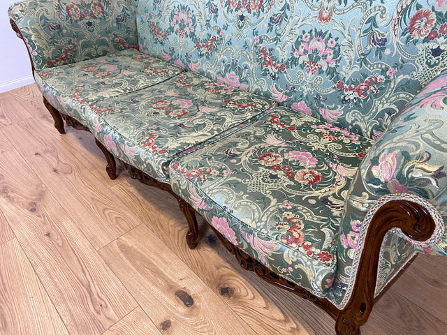 WMK Pompöses und sehr gut erhaltenes freistehendes Vintage Sofa im Stile des Rokoko mit reichverziertem Holzrahmen und hochwertigem floralem Bezug # Couch 3-Sitzer 3er Chaiselongue Barock Stilmöbel