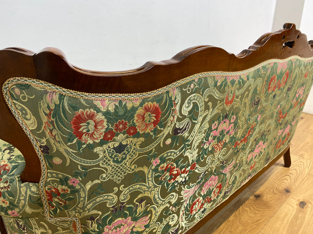 WMK Pompöses und sehr gut erhaltenes freistehendes Vintage Sofa im Stile des Rokoko mit reichverziertem Holzrahmen und hochwertigem floralem Bezug # Couch 3-Sitzer 3er Chaiselongue Barock Stilmöbel