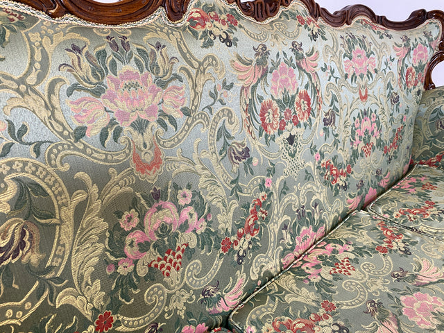 WMK Pompöses und sehr gut erhaltenes freistehendes Vintage Sofa im Stile des Rokoko mit reichverziertem Holzrahmen und hochwertigem floralem Bezug # Couch 3-Sitzer 3er Chaiselongue Barock Stilmöbel