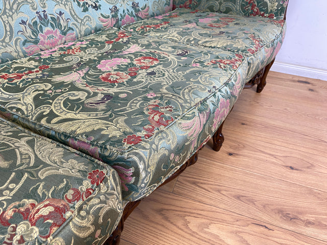 WMK Pompöses und sehr gut erhaltenes freistehendes Vintage Sofa im Stile des Rokoko mit reichverziertem Holzrahmen und hochwertigem floralem Bezug # Couch 3-Sitzer 3er Chaiselongue Barock Stilmöbel