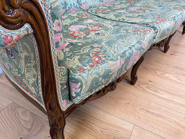 WMK Pompöses und sehr gut erhaltenes freistehendes Vintage Sofa im Stile des Rokoko mit reichverziertem Holzrahmen und hochwertigem floralem Bezug # Couch 3-Sitzer 3er Chaiselongue Barock Stilmöbel