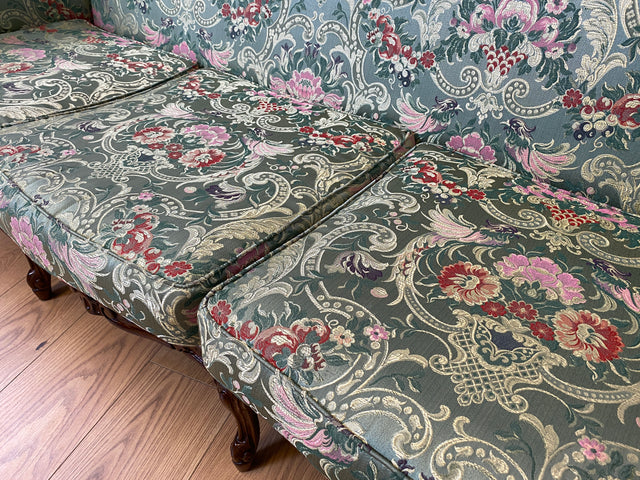 WMK Pompöses und sehr gut erhaltenes freistehendes Vintage Sofa im Stile des Rokoko mit reichverziertem Holzrahmen und hochwertigem floralem Bezug # Couch 3-Sitzer 3er Chaiselongue Barock Stilmöbel