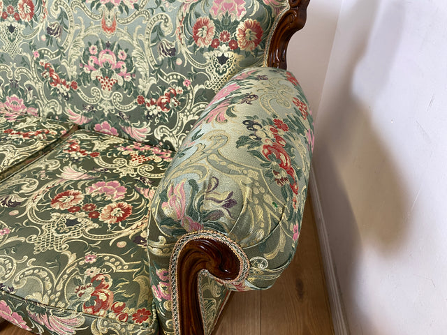 WMK Pompöses und sehr gut erhaltenes freistehendes Vintage Sofa im Stile des Rokoko mit reichverziertem Holzrahmen und hochwertigem floralem Bezug # Couch 3-Sitzer 3er Chaiselongue Barock Stilmöbel