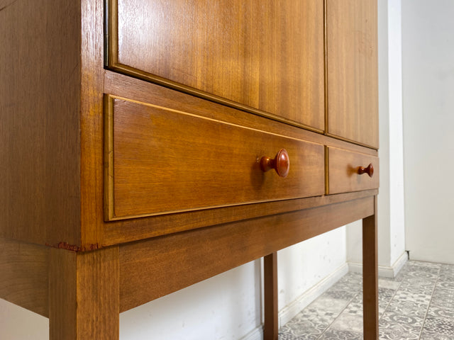 WMK Schönes und geräumiges Mid-Century Highboard aus vollem Holz mit Schubladen # Schrank Kommode Sideboard Hochschrank Geschirschrank Wäscheschrank Mid-Century Vintage 60er # Lieferung möglich