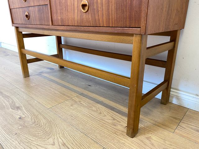 WMK Stilvolles skandinavisches Lowboard in Teakholz mit Schubladen & formschönen Holzgriffen # Kommode Sideboard Schubladenkommode Flurkommode TV-Lowboard Danish Design Mid-Century Vintage Teak 60er