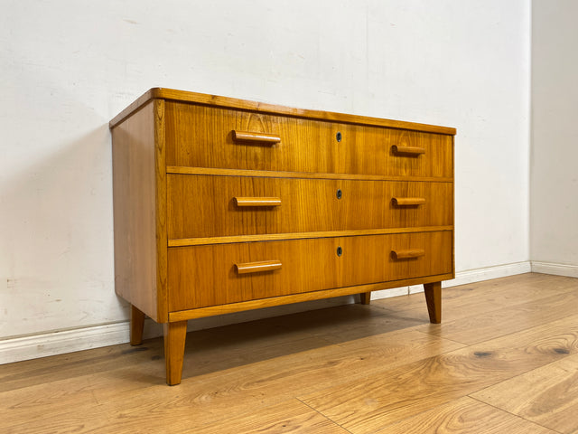 WMK Besonders schöne und sehr gut erhaltene skandinavische 50er Jahre Kommode aus vollem Holz mit Schubladen & Holzgriffen # Kommode Sideboard Wäschekommode Schubladenkommode Vintage Mid-Century 60er