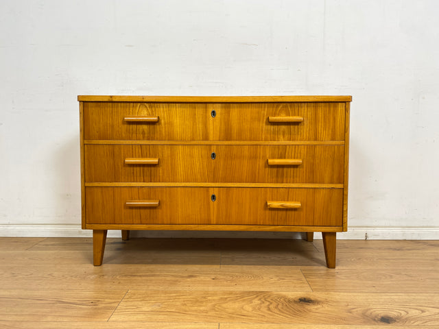 WMK Besonders schöne und sehr gut erhaltene skandinavische 50er Jahre Kommode aus vollem Holz mit Schubladen & Holzgriffen # Kommode Sideboard Wäschekommode Schubladenkommode Vintage Mid-Century 60er