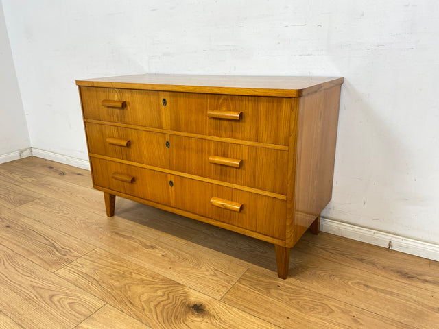 WMK Besonders schöne und sehr gut erhaltene skandinavische 50er Jahre Kommode aus vollem Holz mit Schubladen & Holzgriffen # Kommode Sideboard Wäschekommode Schubladenkommode Vintage Mid-Century 60er