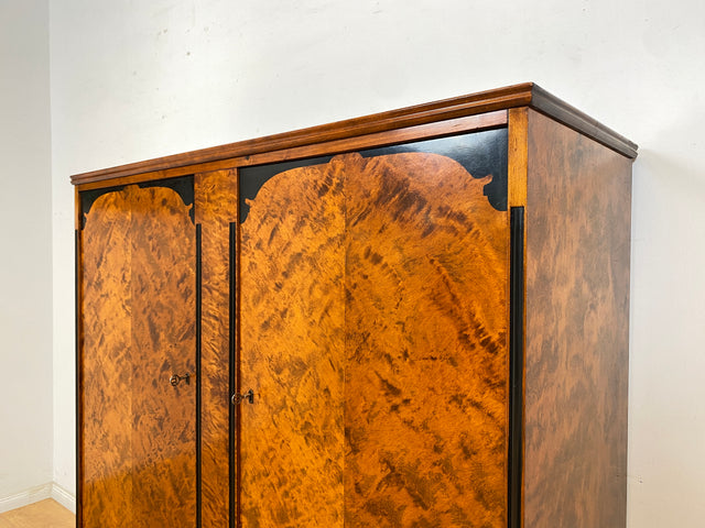 WMK Vornehmer und sehr gut erhaltener antiker schwedischer Schrank , Massivholz im edlen Wurzelholzfurnier, mit Schubladen # Leinenschrank Wäscheschrank Highboard Kommode Jugendstil Art Deco Vintage