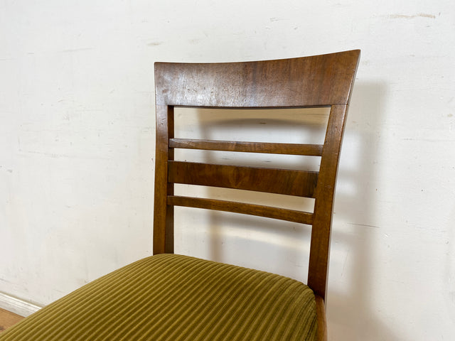 WMK 1/2 Hochwertiger und sehr gut erhaltener 1930er Jahre Art Deco Stuhl mit Originalbezug aus grünem Cordstoff # Esszimmerstuhl Küchenstuhl Dining Chair Holzstuhl Cord Mid-Century Antik Vintage 40er