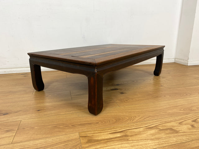 WMK Sehr schöner jedoch etwas abgerockter niedriger Vintage Couchtisch aus vollem Holz # großer Wohnzimmertisch Opiumtisch Coffee Table # Lieferung möglich