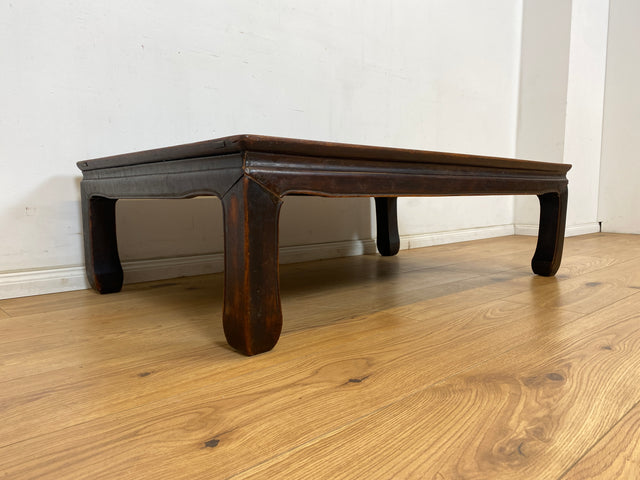 WMK Sehr schöner jedoch etwas abgerockter niedriger Vintage Couchtisch aus vollem Holz # großer Wohnzimmertisch Opiumtisch Coffee Table # Lieferung möglich