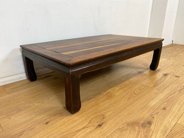 WMK Sehr schöner jedoch etwas abgerockter niedriger Vintage Couchtisch aus vollem Holz # großer Wohnzimmertisch Opiumtisch Coffee Table # Lieferung möglich