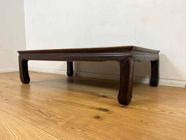 WMK Sehr schöner jedoch etwas abgerockter niedriger Vintage Couchtisch aus vollem Holz # großer Wohnzimmertisch Opiumtisch Coffee Table # Lieferung möglich