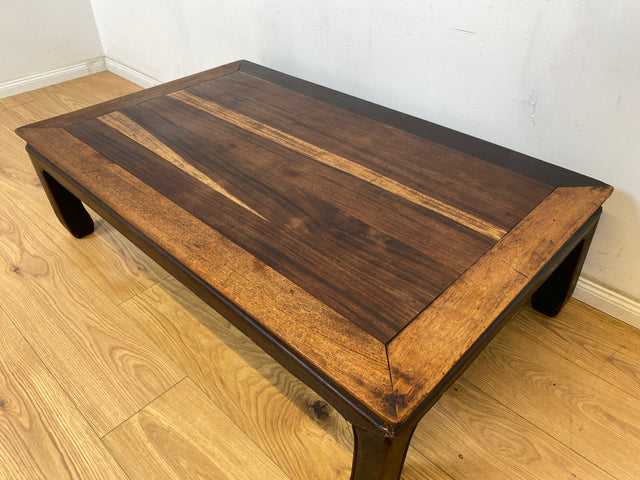 WMK Sehr schöner jedoch etwas abgerockter niedriger Vintage Couchtisch aus vollem Holz # großer Wohnzimmertisch Opiumtisch Coffee Table # Lieferung möglich