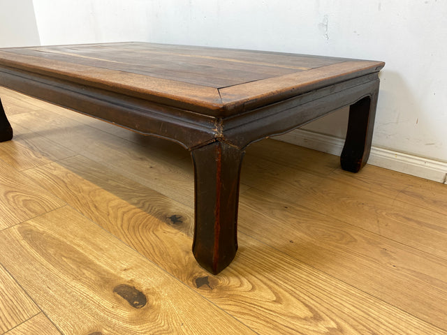 WMK Sehr schöner jedoch etwas abgerockter niedriger Vintage Couchtisch aus vollem Holz # großer Wohnzimmertisch Opiumtisch Coffee Table # Lieferung möglich