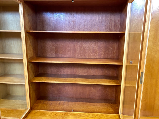 WMK I Stilvoller heller Mid-Century Wohnzimmerschrank mit Vitrine und Schubladen I Highboard Bücherschrank Büchervitrine Schrank Sideboard Glasvitrine 50er 60er Vintage I