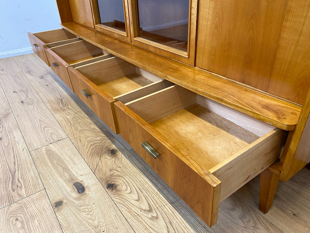 WMK I Stilvoller heller Mid-Century Wohnzimmerschrank mit Vitrine und Schubladen I Highboard Bücherschrank Büchervitrine Schrank Sideboard Glasvitrine 50er 60er Vintage I