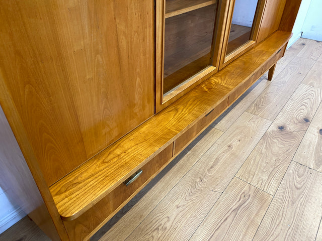 WMK I Stilvoller heller Mid-Century Wohnzimmerschrank mit Vitrine und Schubladen I Highboard Bücherschrank Büchervitrine Schrank Sideboard Glasvitrine 50er 60er Vintage I