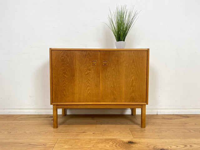 WMK Stilvolle,minimalistische & gut erhaltene skandinavische Kommode in Eiche mit designtypischen Griffen # Sideboard Fernsehkommode Wäschekommode TV-Lowboard TV-Board Schrank Vintage Mid-Century 60er