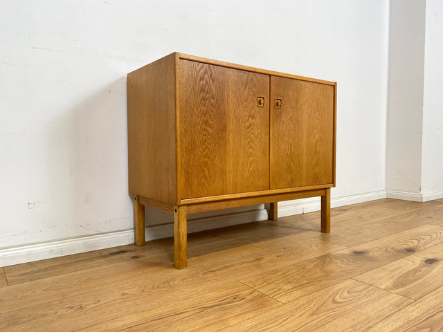 WMK Stilvolle,minimalistische & gut erhaltene skandinavische Kommode in Eiche mit designtypischen Griffen # Sideboard Fernsehkommode Wäschekommode TV-Lowboard TV-Board Schrank Vintage Mid-Century 60er