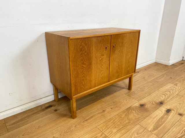 WMK Stilvolle,minimalistische & gut erhaltene skandinavische Kommode in Eiche mit designtypischen Griffen # Sideboard Fernsehkommode Wäschekommode TV-Lowboard TV-Board Schrank Vintage Mid-Century 60er