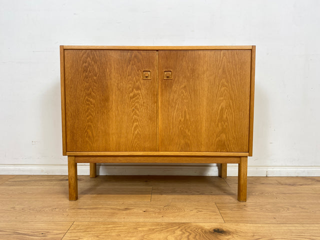 WMK Stilvolle,minimalistische & gut erhaltene skandinavische Kommode in Eiche mit designtypischen Griffen # Sideboard Fernsehkommode Wäschekommode TV-Lowboard TV-Board Schrank Vintage Mid-Century 60er